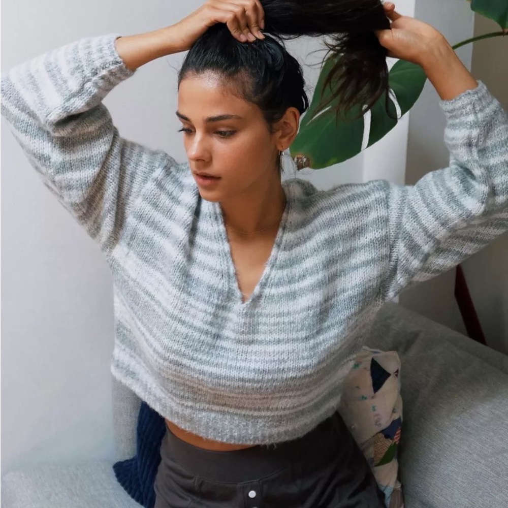 Urban Outfitters Lyra Pullover Cropped Sweater
